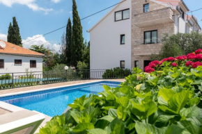Maca Apartments & Suites